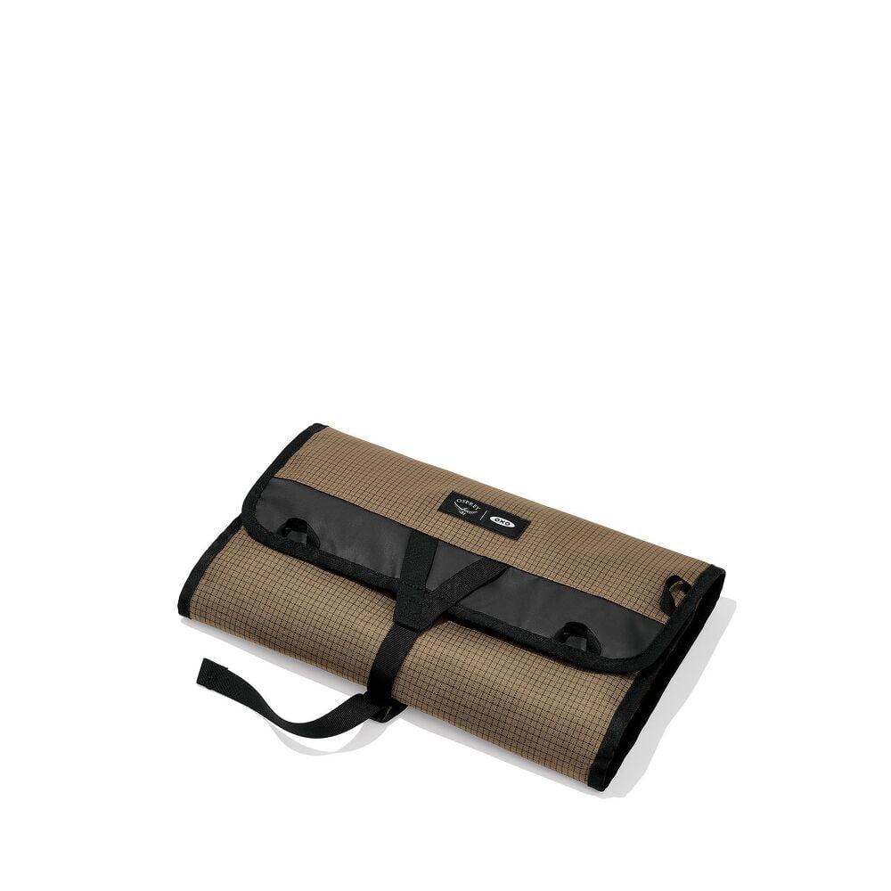 oxo_outdoortoolrollbundle_s26_side_lattebrownblack_1